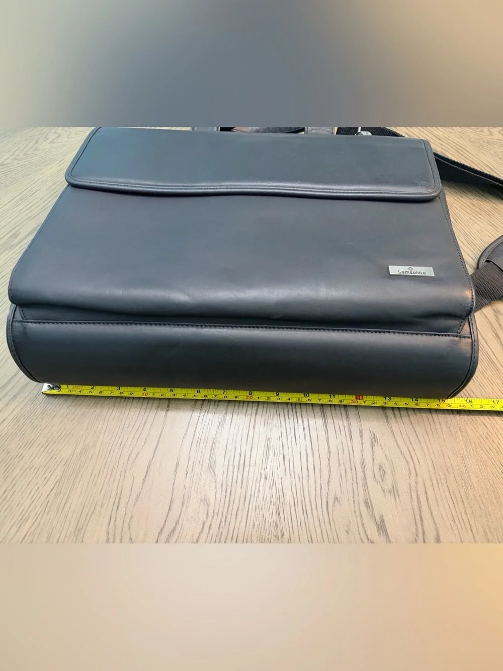 Samsonite Black Leather Laptop Messenger Bag